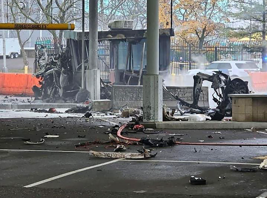 2 dead In Vehicle Explosion At Rainbow Bridge, US-Canada Border Crossing