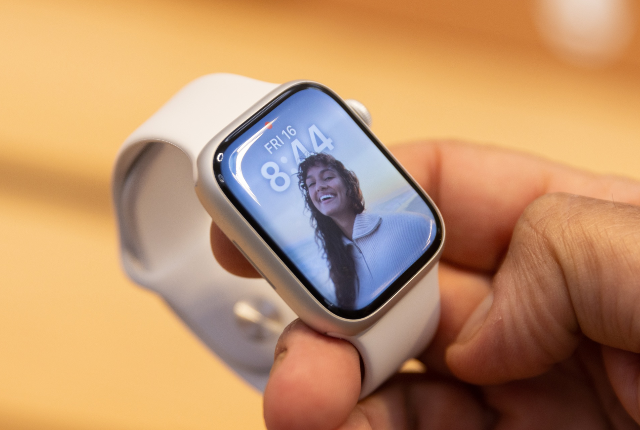 Apple Watch Faces Setback: Key Points To Understand