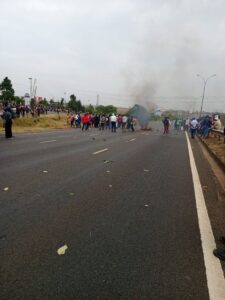 KU Students Block Thika Road In Protest Over Week-Long Power Outage At Hostel