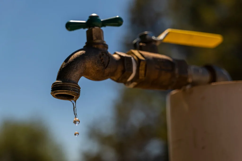 Migori Residents Protest Water Shortage As Broken Pumps Force Them To Trek To River