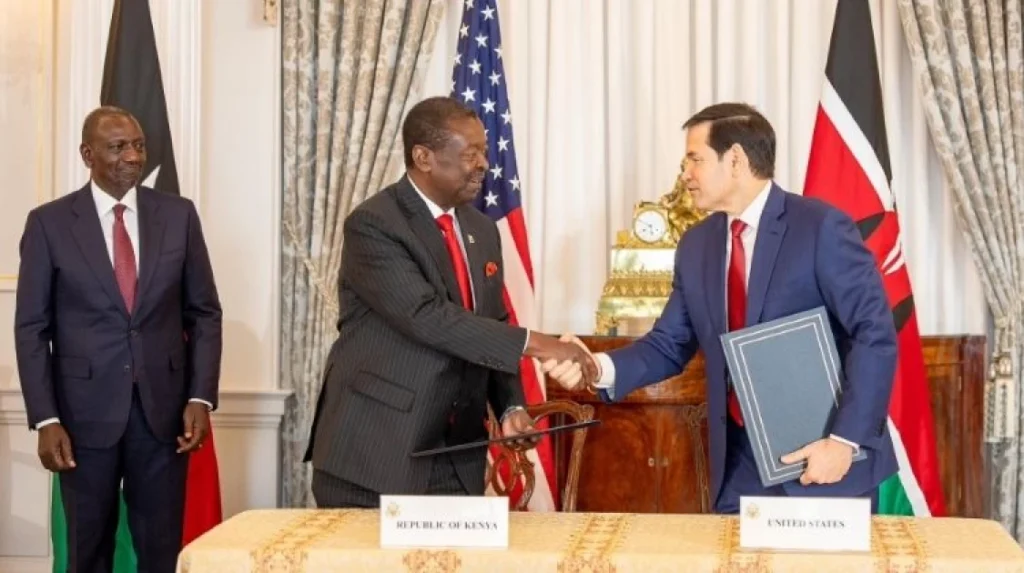 President William Ruto (left) witnesses the signing of Kenya-USA health deal signed by Prime CS Musalia Mudavadi and US Secretary of State Marco Rubio on December 4, 2025. Photo/PCS