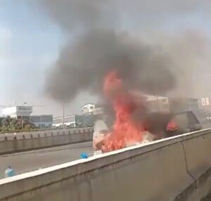 Traffic Disrupted On Nairobi Expressway After Vehicle Fire