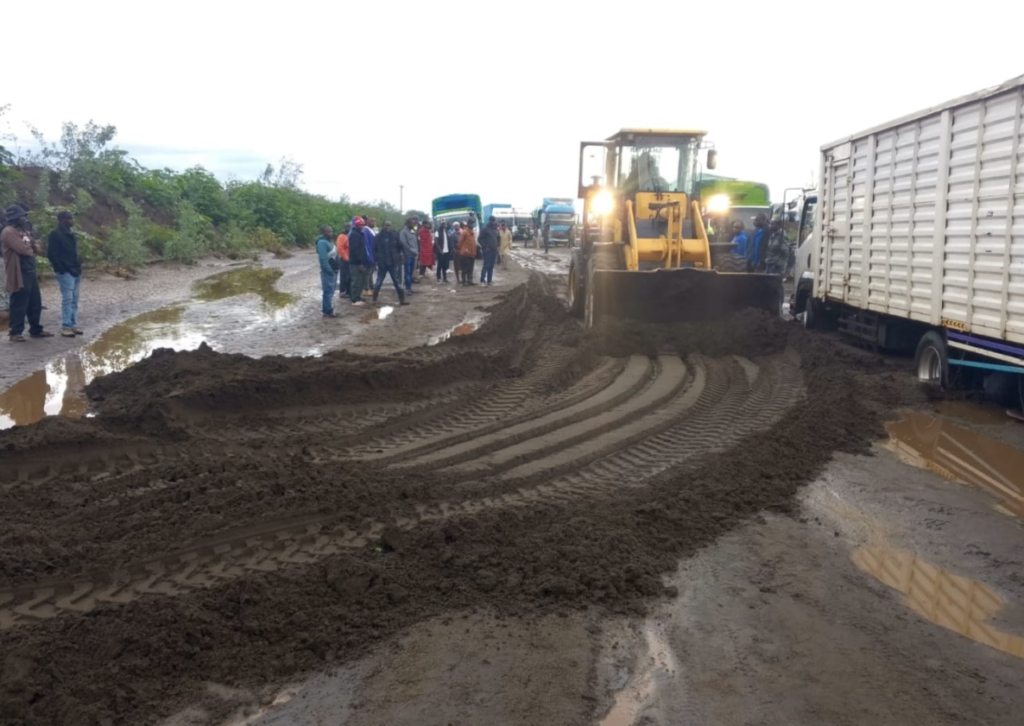 KeNHA Warns Of Road Blockade On Mai Mahiu-Narok Highway After Flooding