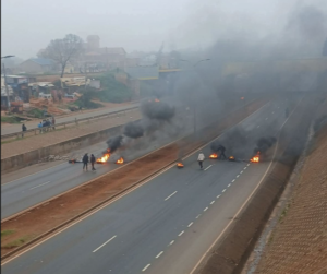 Chaos As Police Use Teargas To Disperse Goons Blocking Roads Ahead Of Gachagua Rally In KikuyuChaos As Police Use Teargas To Disperse Goons Blocking Roads Ahead Of Gachagua Rally In Kikuyu